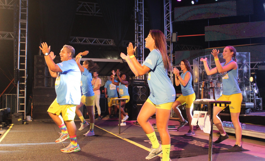 Praias de Matinhos e Pontal lotam durante shows de Leonardo e a dupla Bruno e Barretto