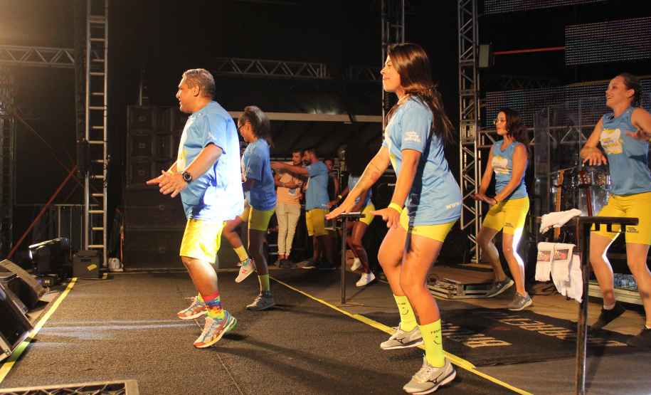 Praias de Matinhos e Pontal lotam durante shows de Leonardo e a dupla Bruno e Barretto