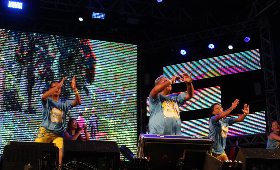 Praias de Matinhos e Pontal lotam durante shows de Leonardo e a dupla Bruno e Barretto