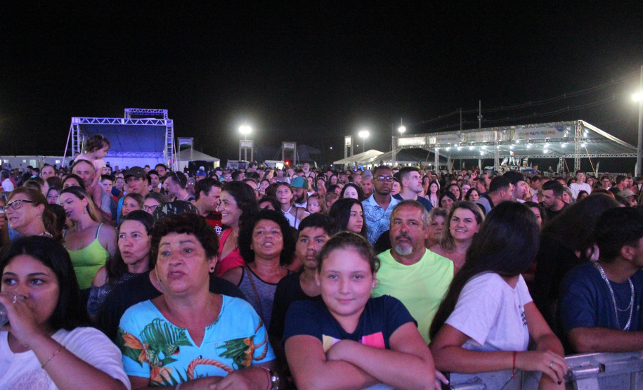 Praias de Matinhos e Pontal lotam durante shows de Leonardo e a dupla Bruno e Barretto