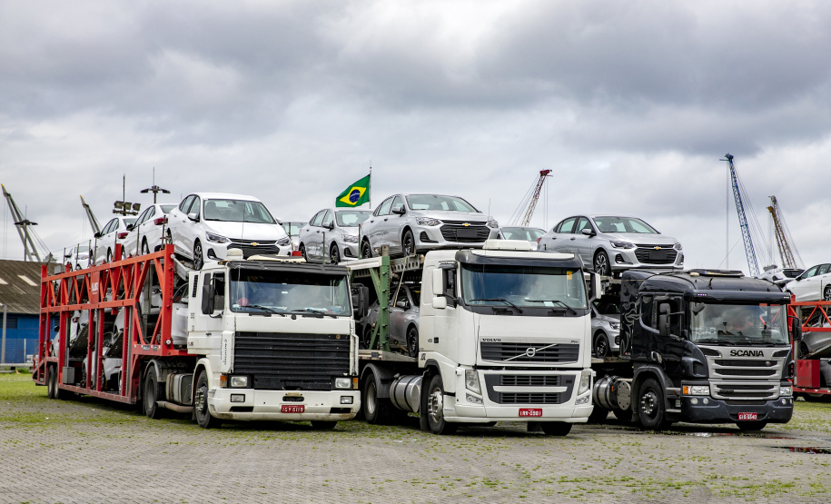 Montadora do Rio Grande do Sul passa a exportar veículos pelo Paraná