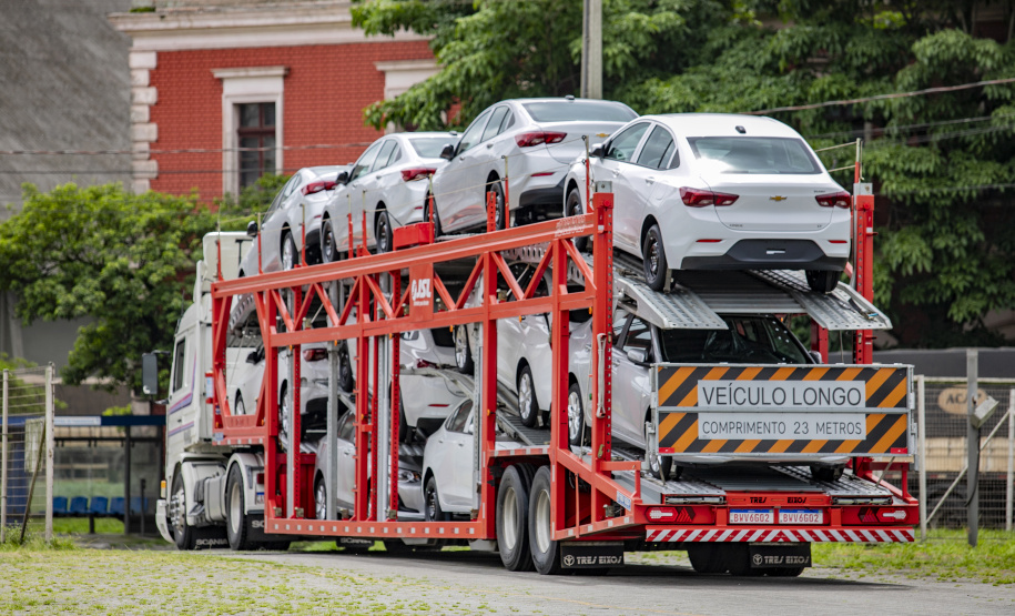 Montadora do Rio Grande do Sul passa a exportar veículos pelo Paraná