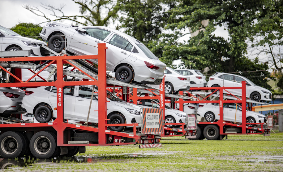 Montadora do Rio Grande do Sul passa a exportar veículos pelo Paraná