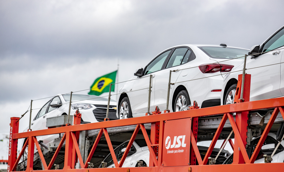 Montadora do Rio Grande do Sul passa a exportar veículos pelo Paraná