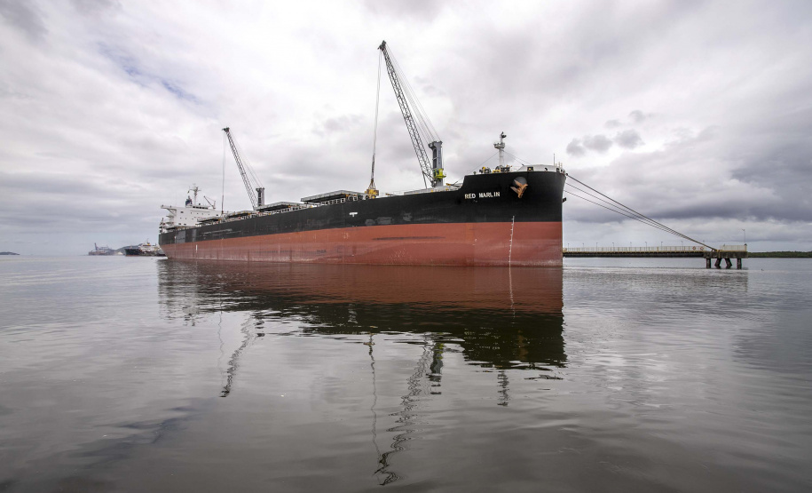 Maior volume de fertilizante é descarregado de um único navio no Porto de Paranaguá