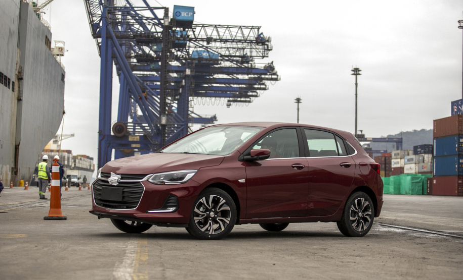 Montadora do Rio Grande do Sul passa a exportar veículos pelo Paraná