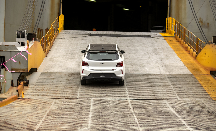 Montadora do Rio Grande do Sul passa a exportar veículos pelo Paraná