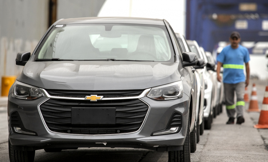 Montadora do Rio Grande do Sul passa a exportar veículos pelo Paraná