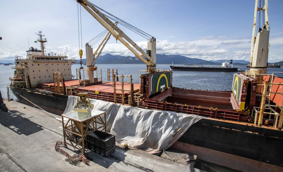 Comunidade portuária do Paraná alcança novo recorde histórico de movimentação
