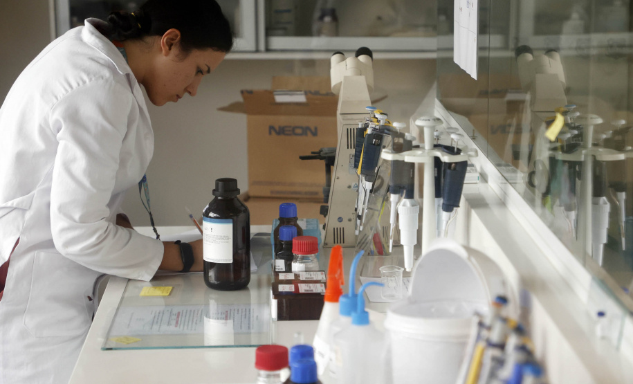 Polícia Científica do Paraná desponta na identificação de novas drogas e inserção de perfis genéticos