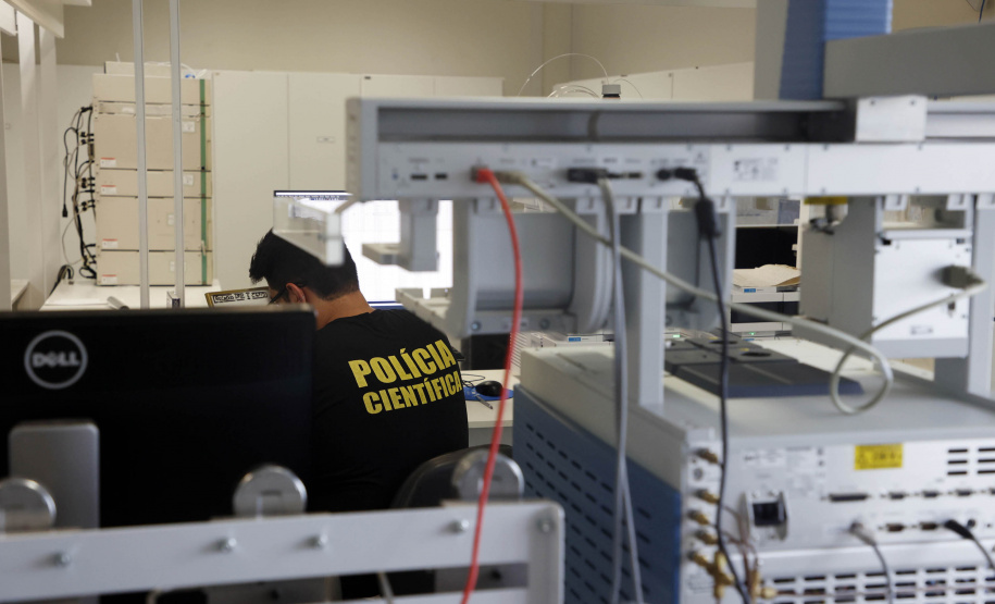 Polícia Científica do Paraná desponta na identificação de novas drogas e inserção de perfis genéticos