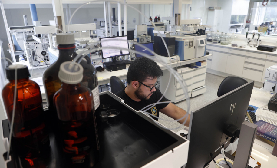 Polícia Científica do Paraná desponta na identificação de novas drogas e inserção de perfis genéticos