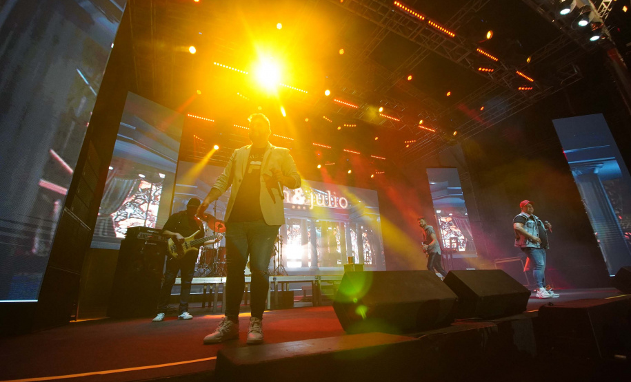 Edson & Hudson e Jeann & Julio encerram primeira semana de shows gratuito no Litoral - Na foto, show de  Jeann & Julio em Matinhs -