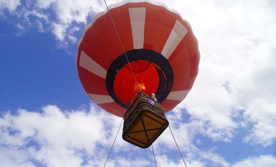Beleza contemplada do alto: voo de balão estreia no Verão Maior Paraná