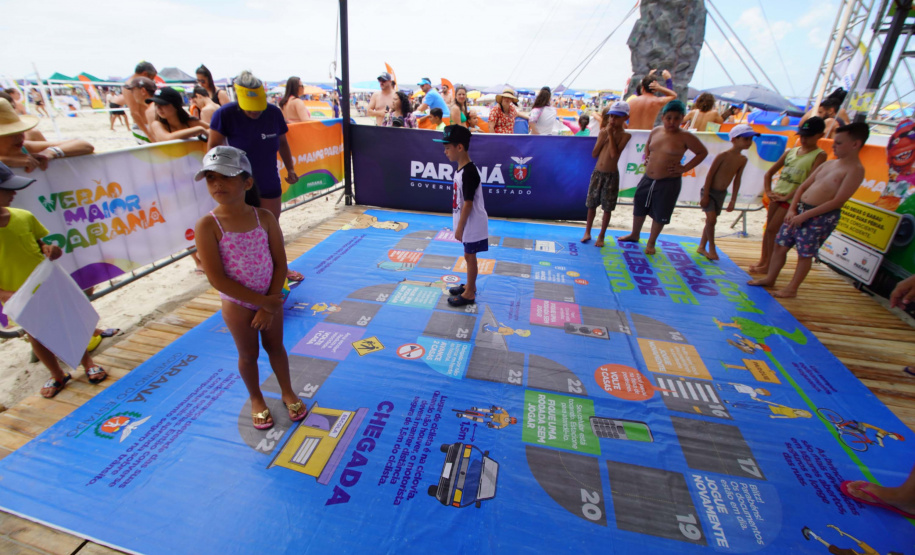 Com brincadeiras e blitz educativas, Detran-PR reforça cuidados no trânsito no Litoral