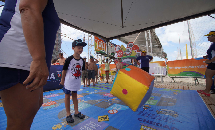 Com brincadeiras e blitz educativas, Detran-PR reforça cuidados no trânsito no Litoral