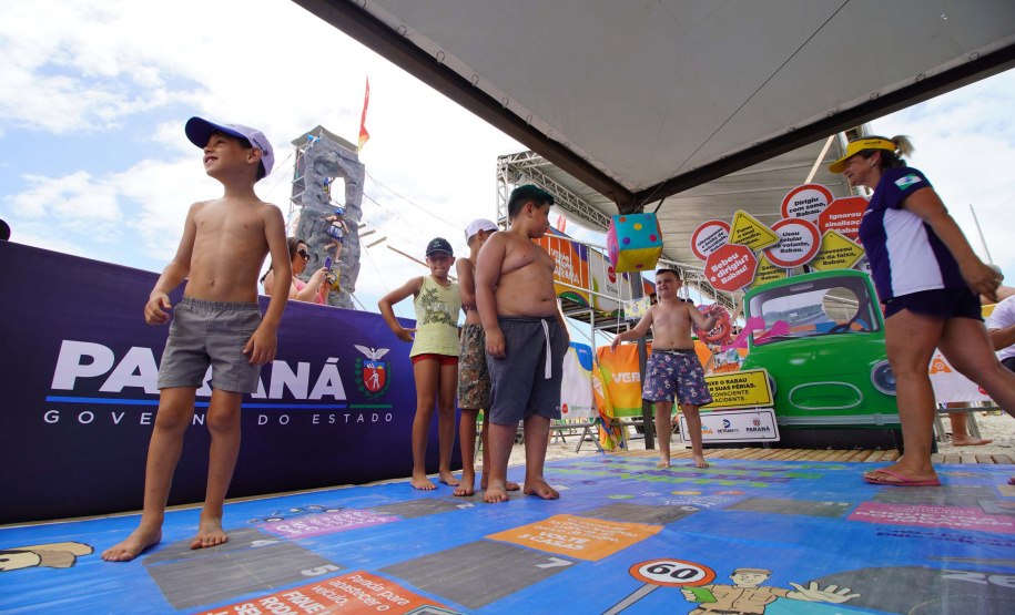 Com brincadeiras e blitz educativas, Detran-PR reforça cuidados no trânsito no Litoral