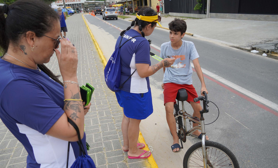Com brincadeiras e blitz educativas, Detran-PR reforça cuidados no trânsito no Litoral