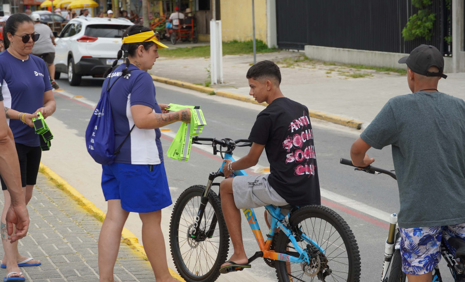 Com brincadeiras e blitz educativas, Detran-PR reforça cuidados no trânsito no Litoral