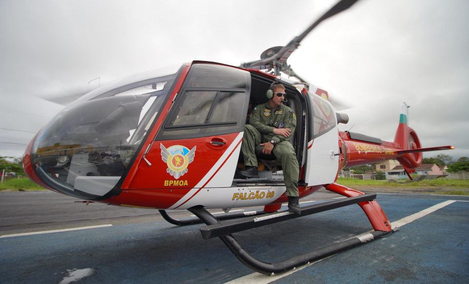 Serviço de resgate e patrulhamento aéreo realizado pelo Batalhão de Polícia Militar de Operações Aéreas (BPMOA), no litoral paranaense.