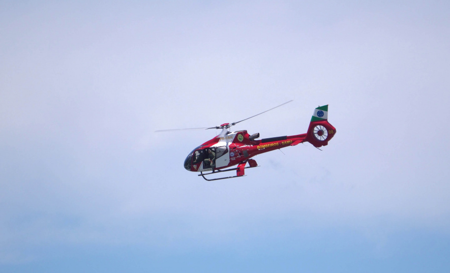 Corpo de Bombeiros salva 15 pessoas após naufrágio de embarcação na Ilha do Mel