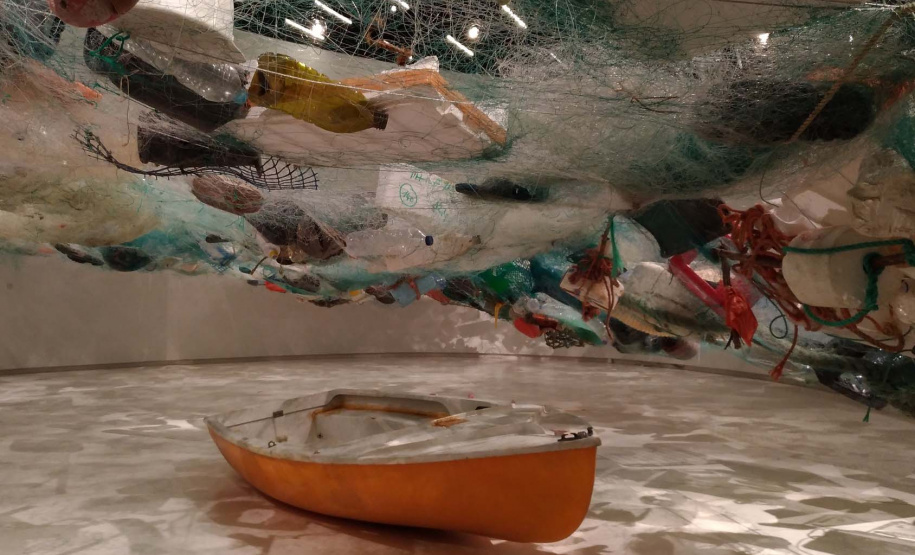 Banhistas jogam nas praias quase 10 toneladas de lixo por dia