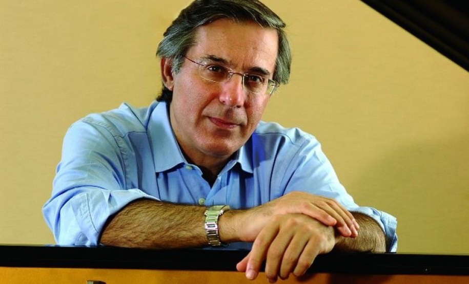 40ª Oficina de Música de Curitiba começa com o brilho do pianista Arnaldo Cohen no Teatro Guaíra