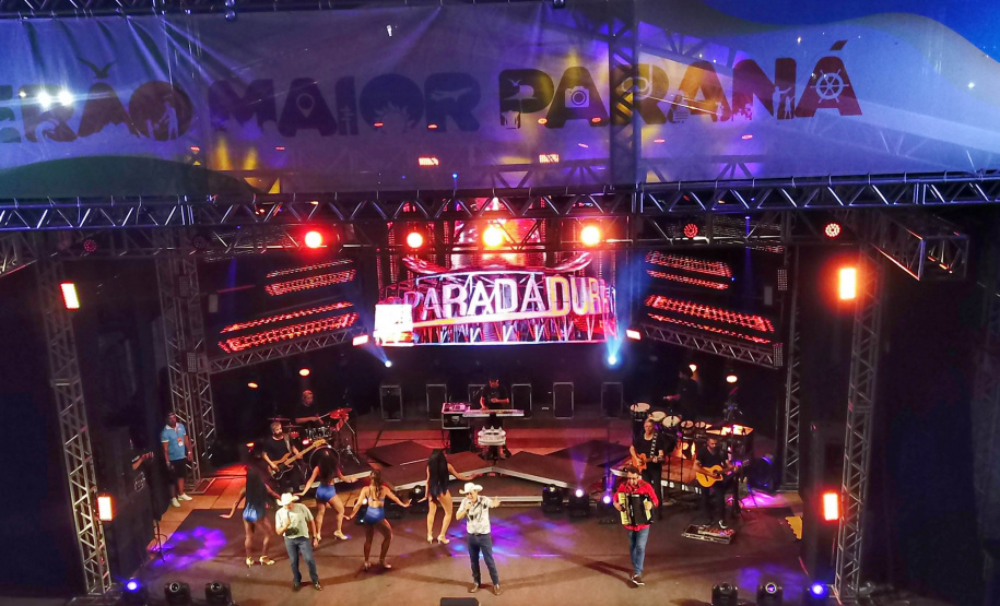 Dupla George Henrique & Rodrigo e Trio Parada Dura agitaram noite de sábado no Litoral