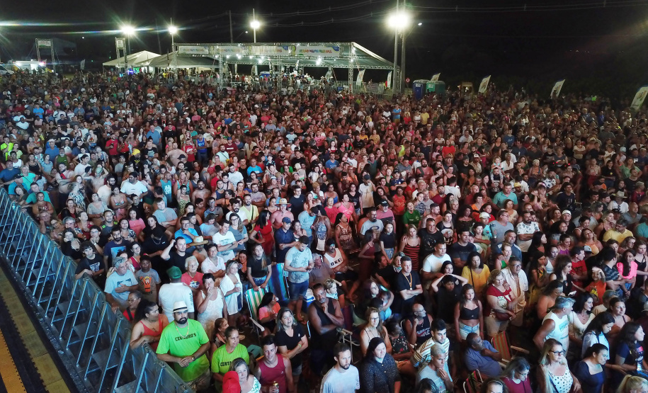 Dupla George Henrique & Rodrigo e Trio Parada Dura agitaram noite de sábado no Litoral