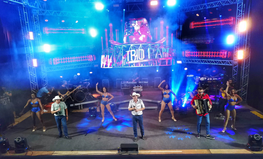 Dupla George Henrique & Rodrigo e Trio Parada Dura agitaram noite de sábado no Litoral