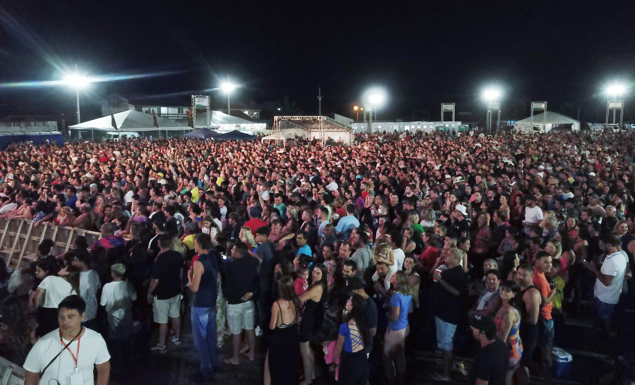 Edson & Hudson e Jeann & Julio encerram primeira semana de shows gratuito no Litoral