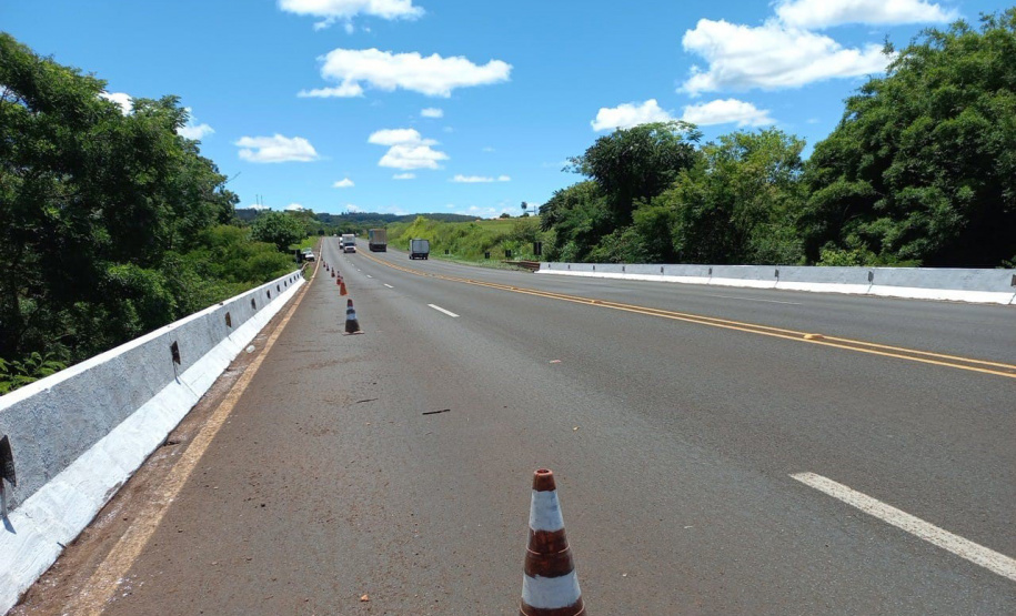 Rodovia estadual de Mandaguari recebe serviços de conservação, pintura e roçada