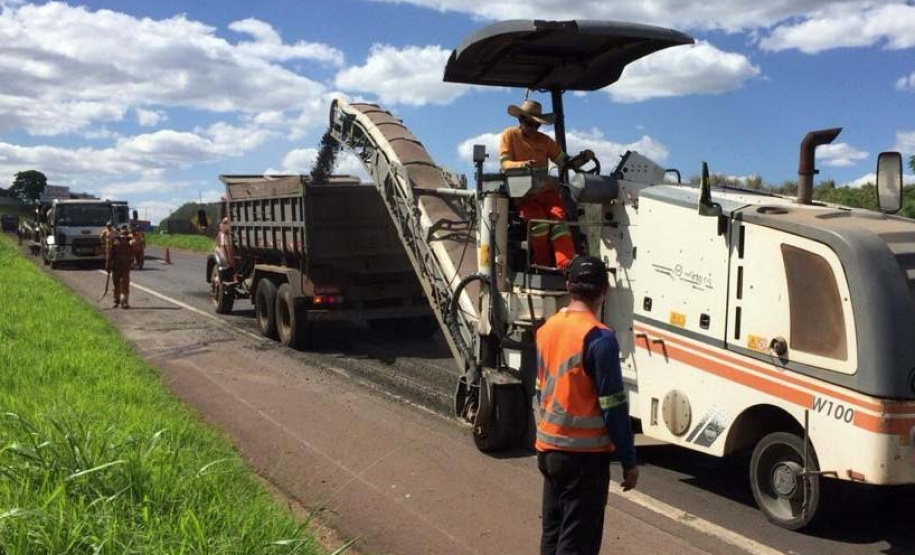 Governo executa serviços de conservação no Contorno de Marialva, no Noroeste
