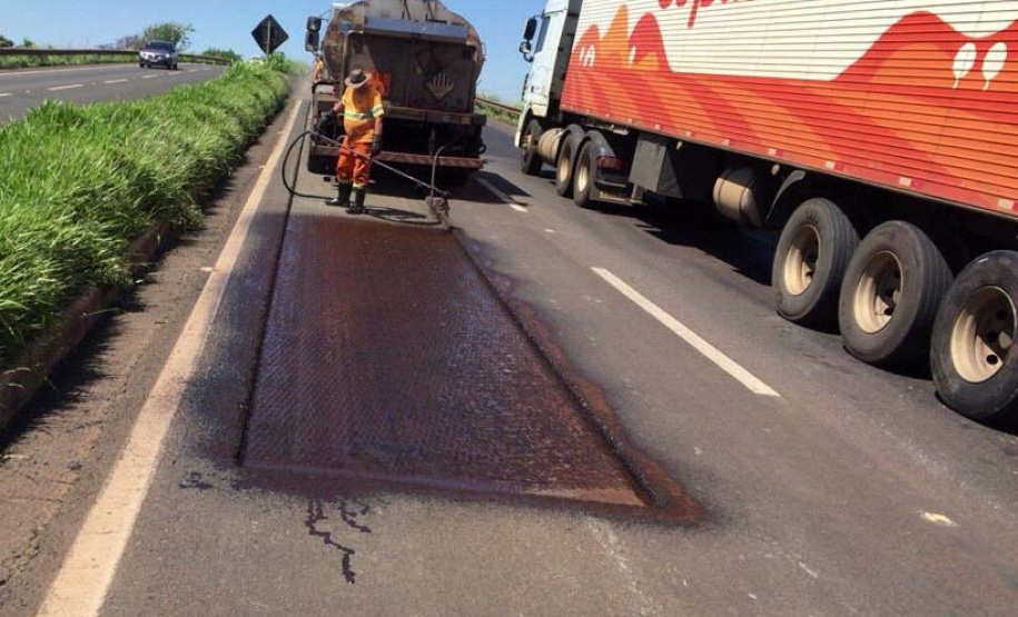 Governo executa serviços de conservação no Contorno de Marialva, no Noroeste