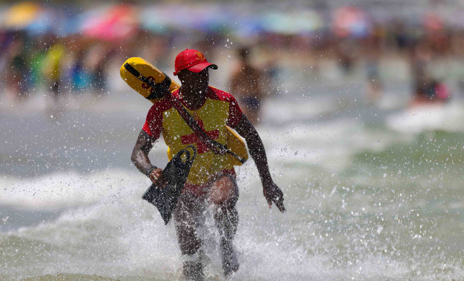 Em último balanço de janeiro, Bombeiros divulgam marca de mais de 1 mil salvamentos no litoral