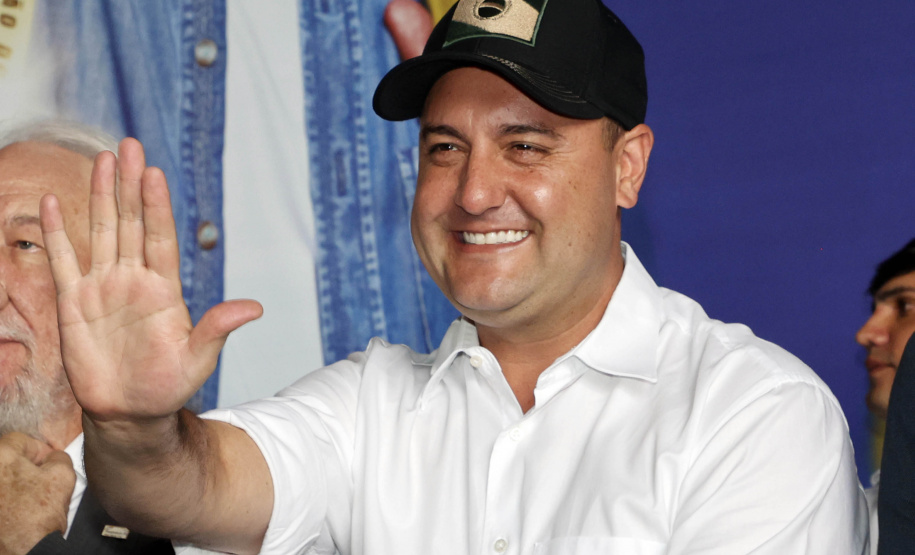 O governador Carlos Massa Ratinho Junior entregou nesta terça-feira (31) uma remessa de 77.300 equipamentos de informática que serão distribuídos pela Secretaria de Estado da Educação (Seed) às escolas da rede estadual de ensino.