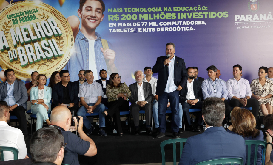 O governador Carlos Massa Ratinho Junior entregou nesta terça-feira (31) uma remessa de 77.300 equipamentos de informática que serão distribuídos pela Secretaria de Estado da Educação (Seed) às escolas da rede estadual de ensino.