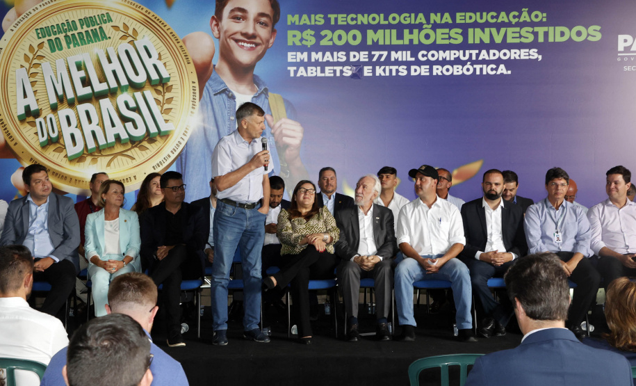 O governador Carlos Massa Ratinho Junior entregou nesta terça-feira (31) uma remessa de 77.300 equipamentos de informática que serão distribuídos pela Secretaria de Estado da Educação (Seed) às escolas da rede estadual de ensino.