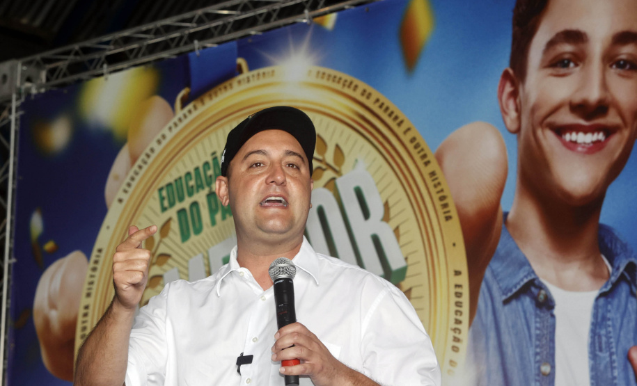 O governador Carlos Massa Ratinho Junior entregou nesta terça-feira (31) uma remessa de 77.300 equipamentos de informática que serão distribuídos pela Secretaria de Estado da Educação (Seed) às escolas da rede estadual de ensino.