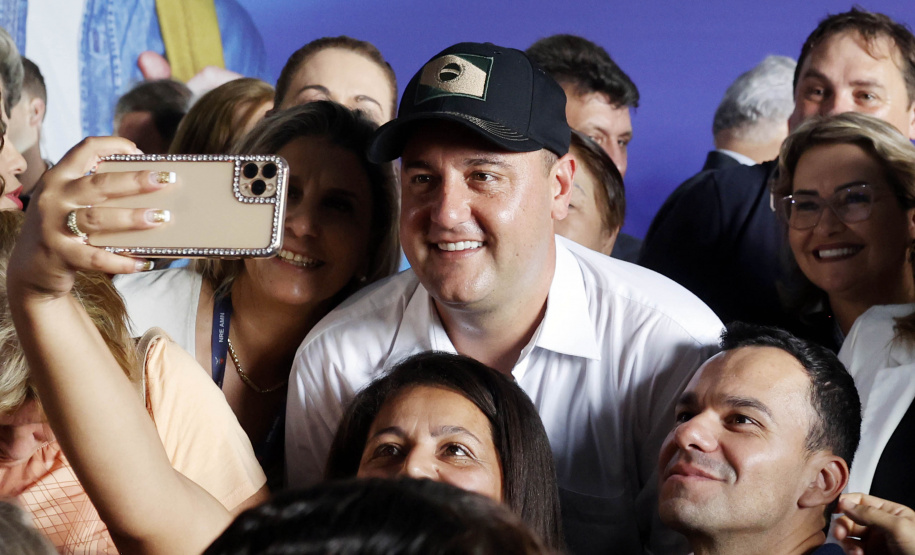 O governador Carlos Massa Ratinho Junior entregou nesta terça-feira (31) uma remessa de 77.300 equipamentos de informática que serão distribuídos pela Secretaria de Estado da Educação (Seed) às escolas da rede estadual de ensino.