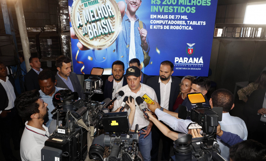 O governador Carlos Massa Ratinho Junior entregou nesta terça-feira (31) uma remessa de 77.300 equipamentos de informática que serão distribuídos pela Secretaria de Estado da Educação (Seed) às escolas da rede estadual de ensino.