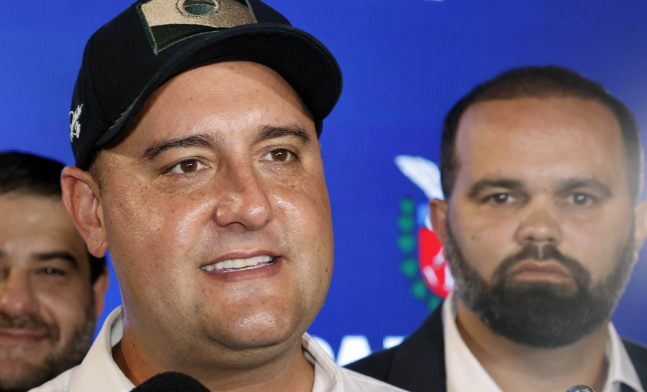 O governador Carlos Massa Ratinho Junior entregou nesta terça-feira (31) uma remessa de 77.300 equipamentos de informática que serão distribuídos pela Secretaria de Estado da Educação (Seed) às escolas da rede estadual de ensino.