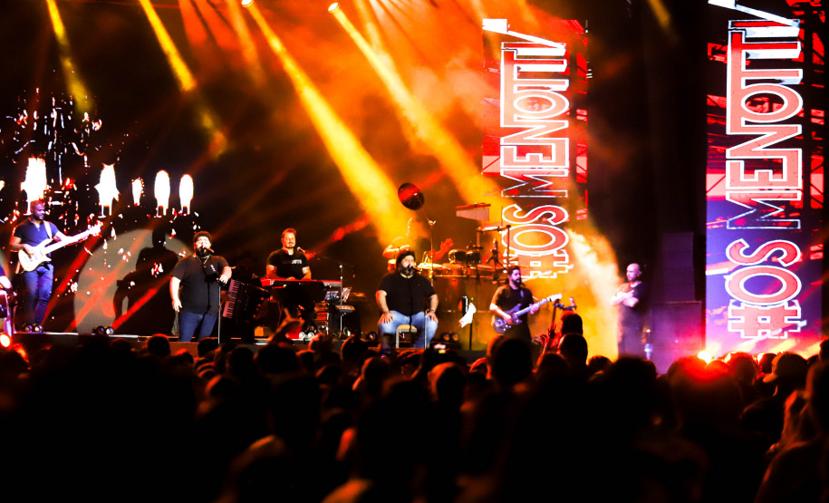 Show de Cesar Menoti e Fabiano em matinhos.Foto:Ari Dias/AEN