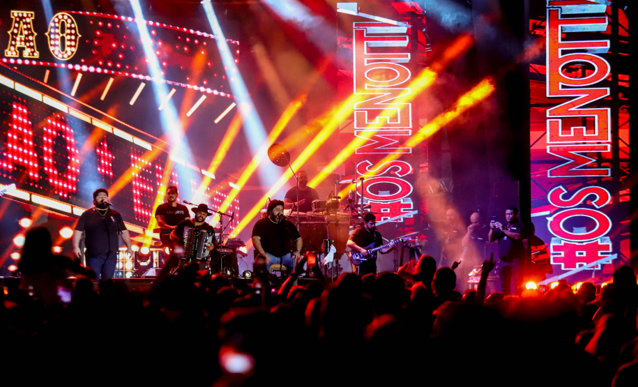 Show de Cesar Menoti e Fabiano em matinhos.Foto:Ari Dias/AEN