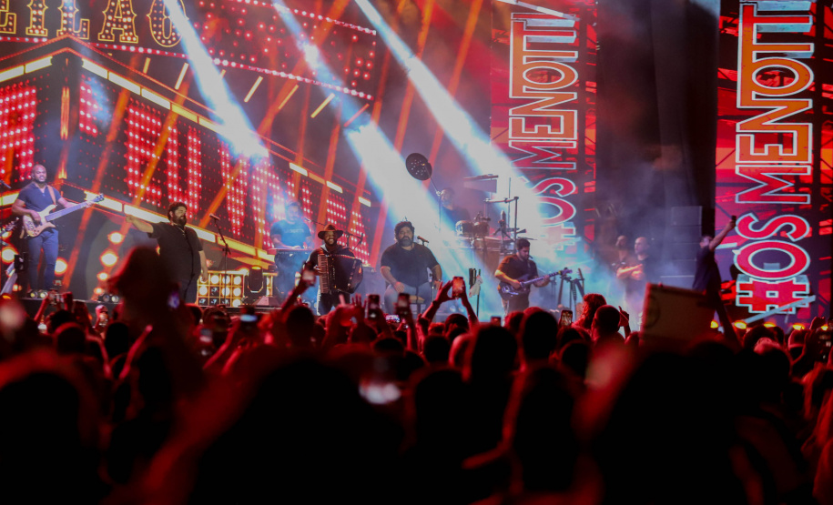 Show de Cesar Menoti e Fabiano em matinhos.Foto:Ari Dias/AEN