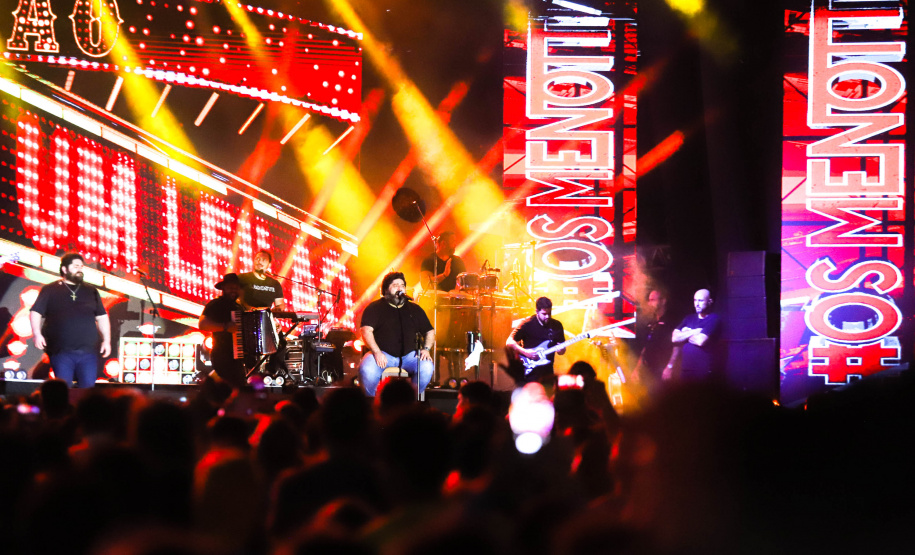 Show de Cesar Menoti e Fabiano em matinhos.Foto:Ari Dias/AEN