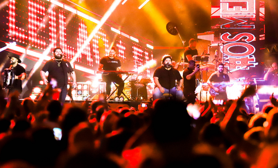 Show de Cesar Menoti e Fabiano em matinhos.Foto:Ari Dias/AEN