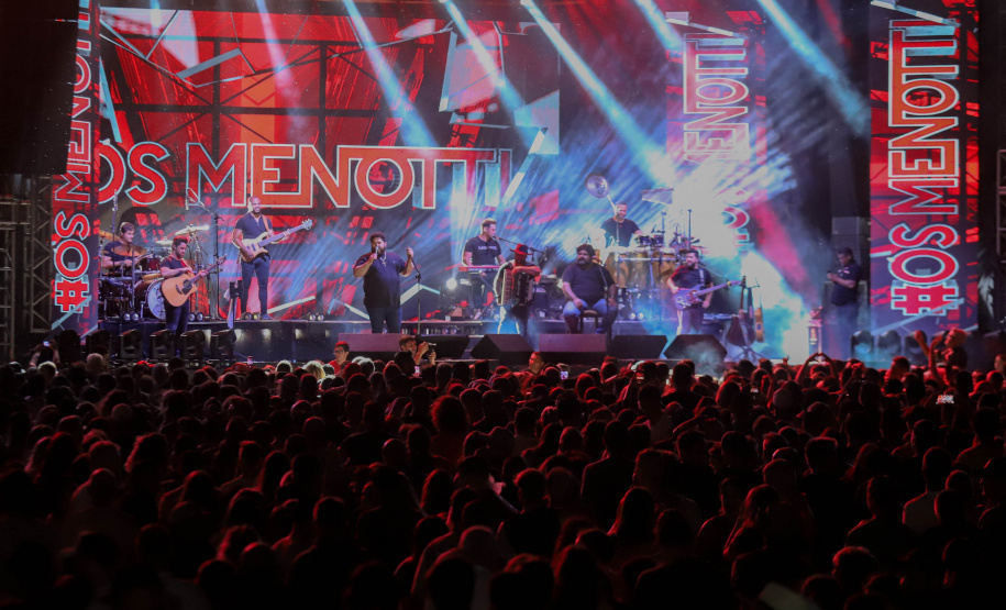 Show de Cesar Menoti e Fabiano em matinhos.Foto:Ari Dias/AEN