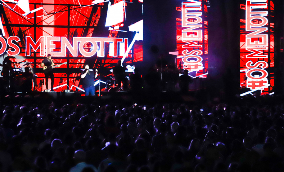 Show de Cesar Menoti e Fabiano em matinhos.Foto:Ari Dias/AEN