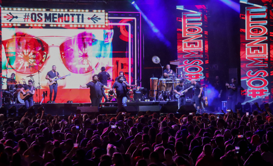 Show de Cesar Menoti e Fabiano em matinhos.Foto:Ari Dias/AEN